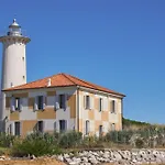 In 37069 * Μπιμπιόνε