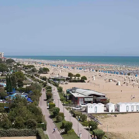In 37069 Apartment